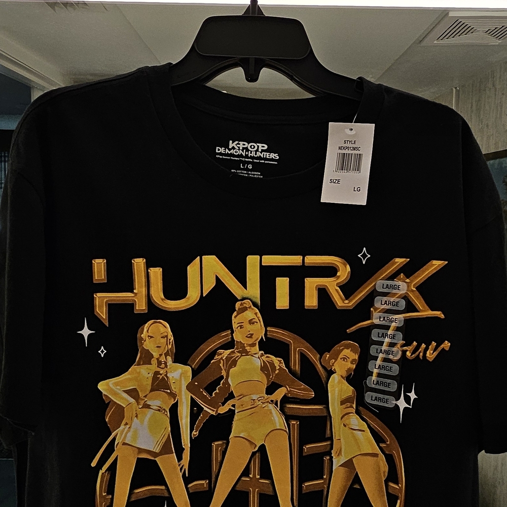 Netflix KPOP DEMON HUNTERS - HUNTR/X - Black Tee with Gold SZ L